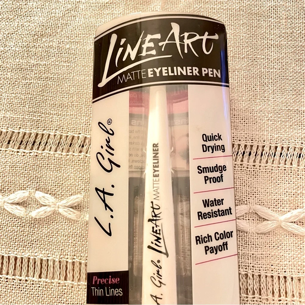 🤍LA Girl Line Art Matte Eyeliner Pen (Pure White)🤍🆕